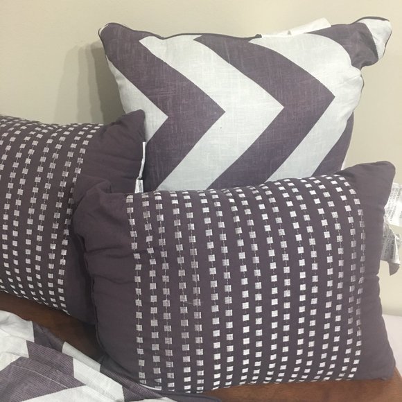 6 Piece King Bedding Set - BRAND NEW - Picture 5 of 6